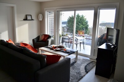 New! Modern, Ocean View, 2-bedroom Suite - Sechelt, Bc