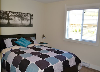 New! Modern, Ocean View, 2-bedroom Suite - Sechelt, Bc