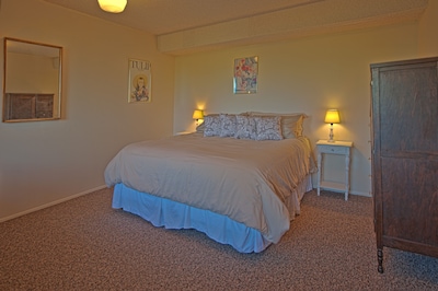 Skagit Valley Guest House bottom floor with stunning views of Mount Baker.