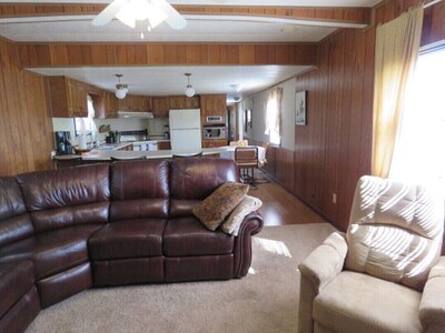 Serenity Views Bungalow - 15 minutes to Asheville, Weaverville, Parkway & Golf!