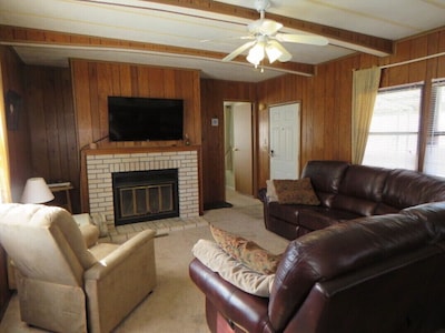 Serenity Views Bungalow - 15 minutes to Asheville, Weaverville, Parkway & Golf!