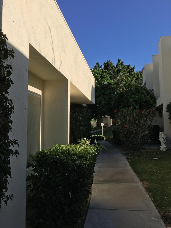Desert Flower Condo~ Single Story EndUnit
