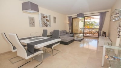 Comfortable apartment in a residence with 5 swimming pools and free WIFI!