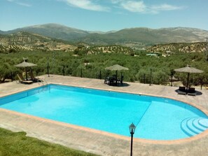 Vista piscina desde el porche