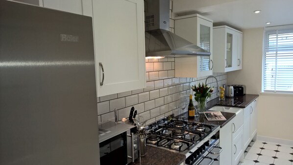 Newly Remodel Kitchen. All New Appliances.