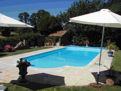 Schöner, privater beheizter Pool in der Nähe von Puy du Fou. Ruhige ländliche Umgebung.