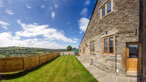 The enclosed Cottage garden 