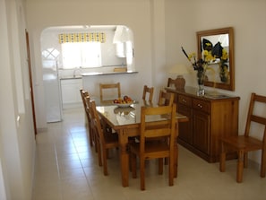 Dining Area & Kitchen