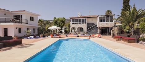 View of main house and loft apartment. 