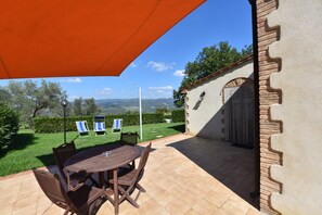 Einzelhaus Gelsomino: überdachte Terrasse mit privatem Garten 