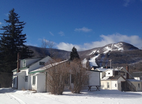 Great views of Hunter Mountain & 10 minute walk to the lodge