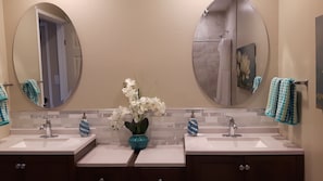 Master ensuite #1 with walk in showe abd beautifully decorated