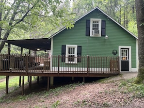 Side entrance into MBR and enclosed deck entrance