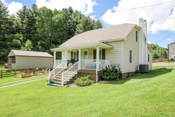 Looks can be deceiving -- this small farm cottage can host up to 10 guests in 5 separate bedrooms.