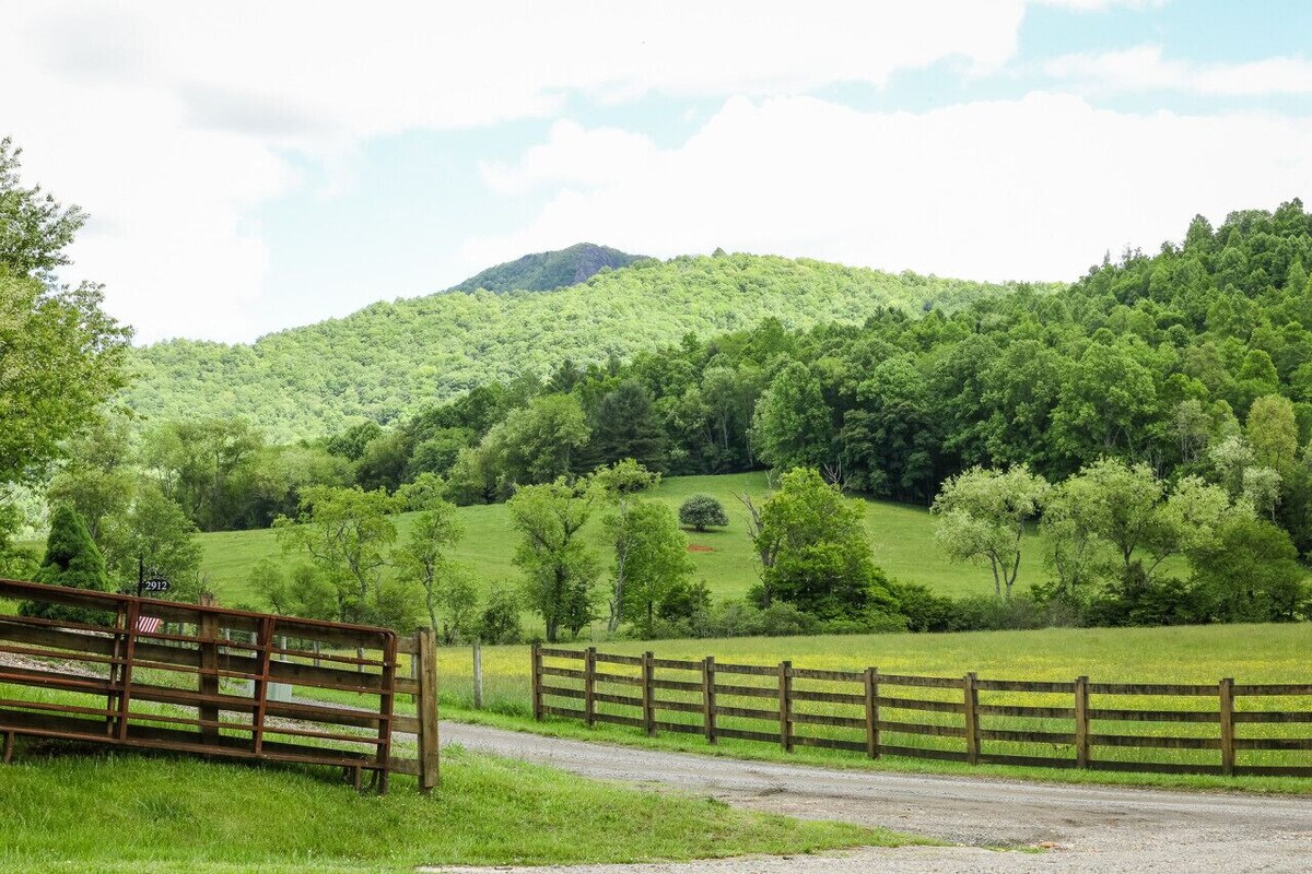 Buffalo Mountain Getaway Cottage – enjoy some time on the farm!