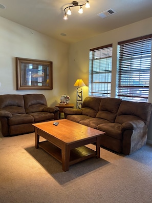 COMFY SUEDE SOFAS, gas fireplace, Vaulted ceiling. Three bedrooms,Two bathrooms
