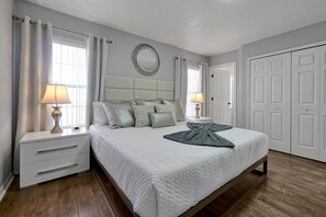 Second floor king bedroom