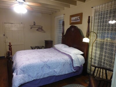 Cozy Cottage at Lavender Farm near Jack Daniel's Distillery, with breakfast