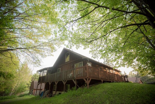 The Cedar House of the Shire. View of the wraparound deck.