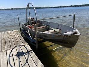 14' fishing boat w/6HP Johnson motor and plenty of gas