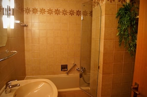 Tiled bath with tub/shower combination with glass door