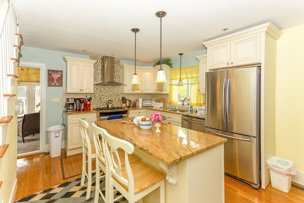 Kitchen with Island