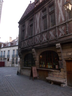 Rue de la Chouette (zone piétonne) à 400m de l'appartement