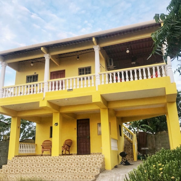 Oceanview 1st Floor 1 bedroom and 2 bath unit with ocean views and patio.