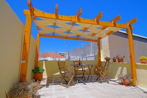 Second floor patio with views to the castle