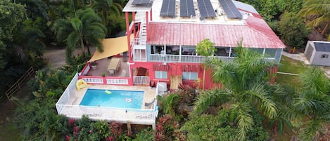 Secluded Family House in rainforest, mountainside private pool, 1 mile from PR3 