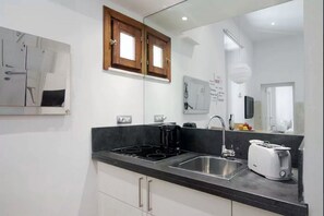 fully equipped kitchenette
