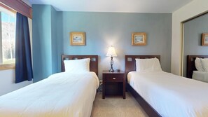 Bedroom with Twin Beds