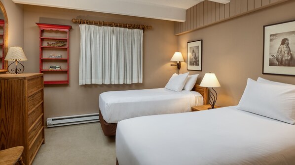 Bedroom with Twin Beds