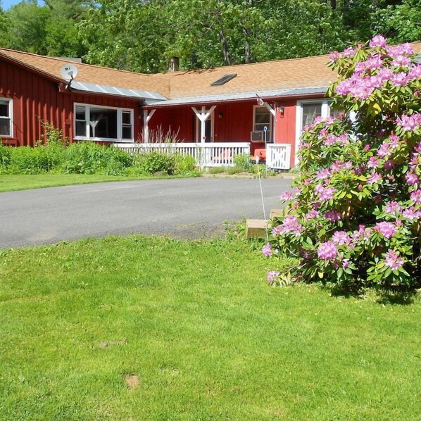 Cavalier Cottage, a superb getaway for all seasons and reasons!
