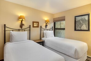 Bedroom with Twin Beds