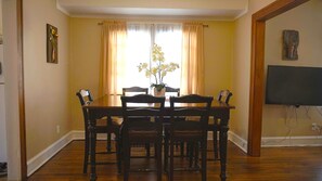 Dining area: table and chairs for six persons