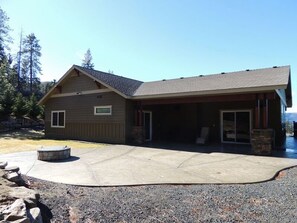 Back Patio with built in fire pit!