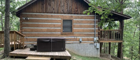 Main deck and entrance