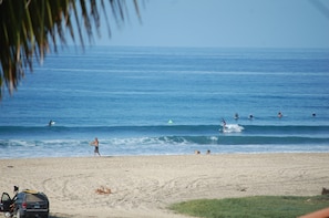 View the surf from the top Penthouse terrace!