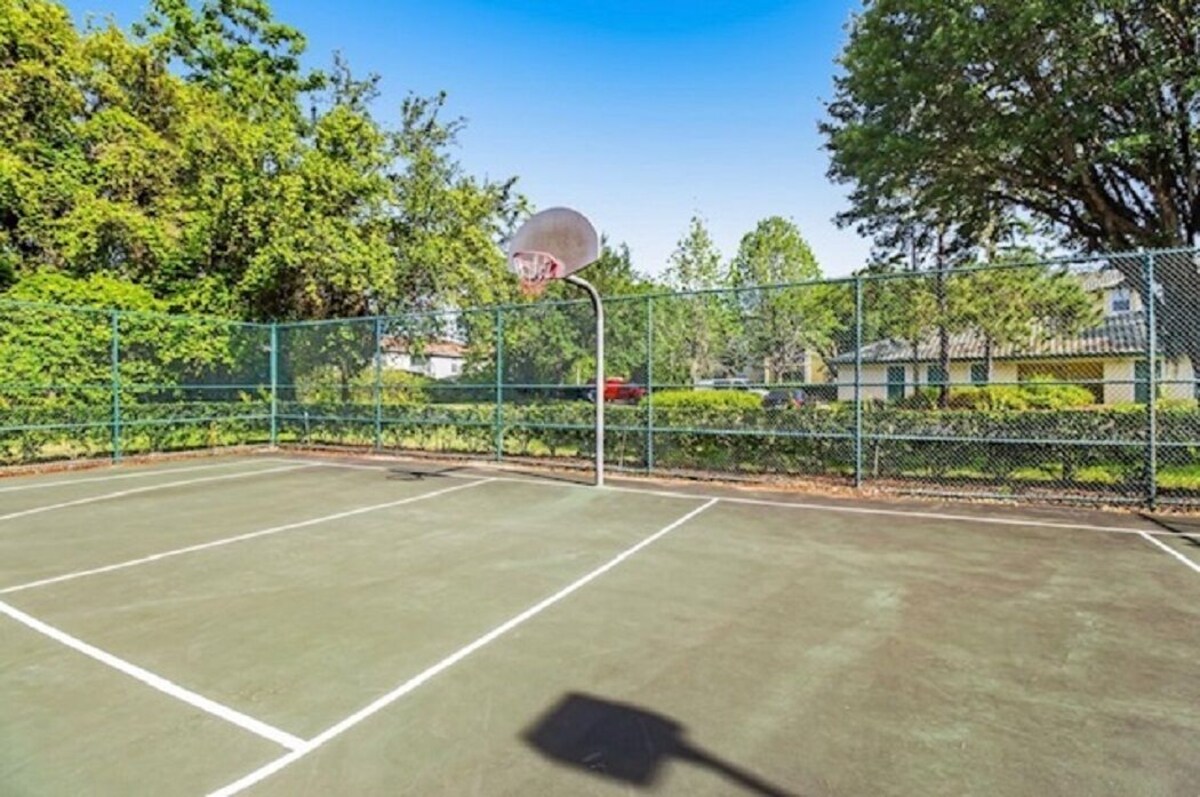 14-207 Great Resort Just Minutes from Disney! Heated Pool, Gym, Tennis Court