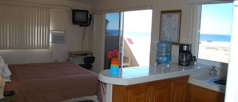 King size bed with terrace and ocean view of the surf!