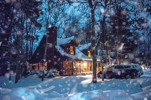 A snowy winter wonderland at Heavenly 7 Retreat!