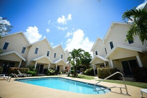 Upscale Caribbean getaway spot for a family with kids or friends/couples