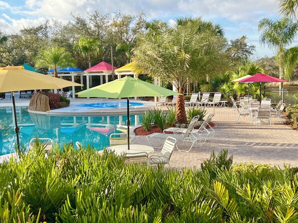 Heated Tropical Beach Style Walk-in Pool !