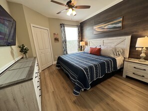 Ceiling Fan, Phone Charging Outlets, Large Walkin Closet !