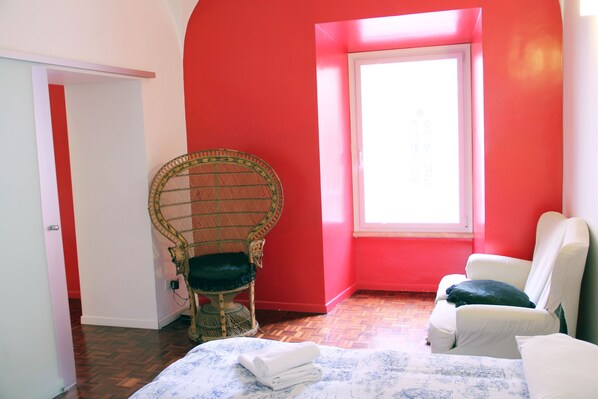 Bedroom with 2 single beds (you can also join)