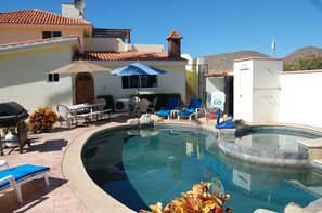 Heated swimming pool and infinity edge Jacuzzi!