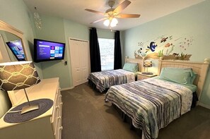 Second Bedroom with Twin Beds !