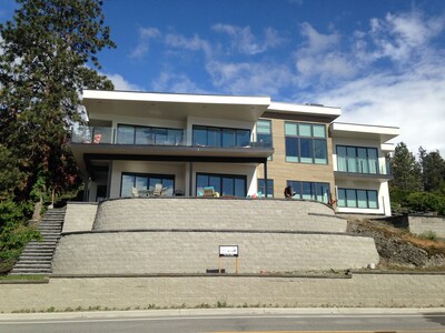 West Kelowna Beach House - vacation dreams do come true!