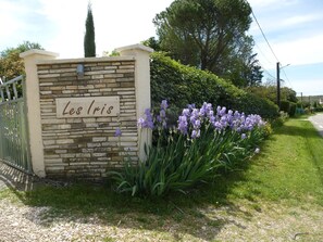 L'entrée Route d'Uzès